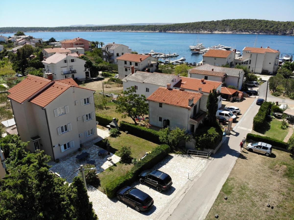 Apartman Theresa Barbat na Rabu Buitenkant foto